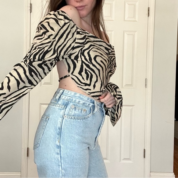 SHEIN | Zebra Backless Top - Picture 3 of 5